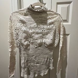 Women’s Venus sweater top long sleeve size M